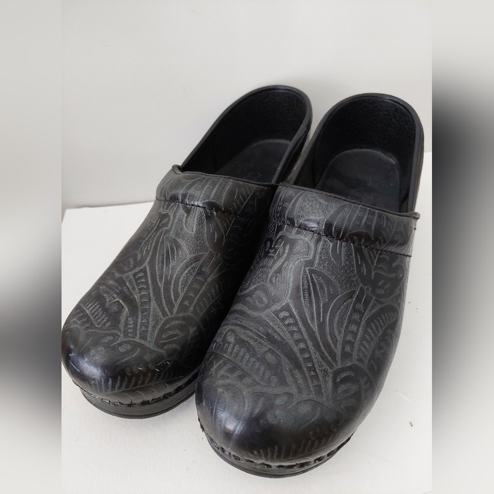 Dansko Tooled Leather Black Clogs Size 39